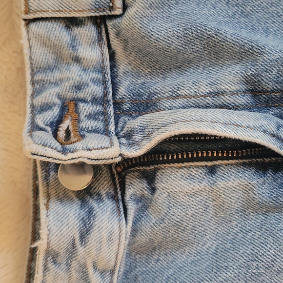 Blue denim skirt - Picture 2 of 4